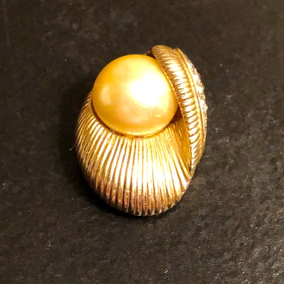 Jomaz pearl and crystals/Diamond pave brooch/pin - Picture 3 of 6